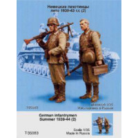 German infantrymen. Summer 1939-44. Two figures.