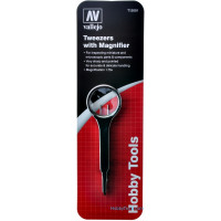 Tweezers with magnifier