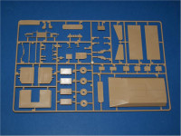 Academy  1352 M977 Maxi-Ambulance Scale Model