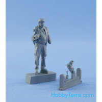 Northstar Models  F-43017-rk Resin figure of mechanic (driver), type 4