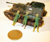 Soviet SPG crew in action (WWII), 3 figures, resin