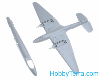 Hobby Boss  80296 Soviet Pe-2 bomber. Easy kit