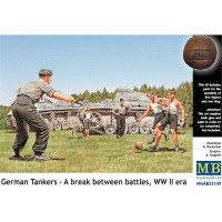 German tankmen in the break between combats