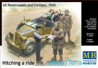 US Paratroopers and Civilians, 1945. The kit doesn't contain a car
