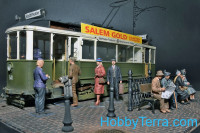 Miniart  38009 Europian Tramcar (Strasendahn Triebwagen 641) with crew and passengers