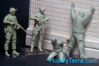 DAN models 35165 Conjunto de figuras representando oficiais ucranianos do Serviço de Segurança da Ucrânia e orcs, 2022-2025