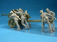 Miniart  35081 SOVIET ARTILLERY CREW ON MANEUVER