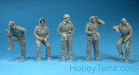 Miniart  35121 British tank crew, (winter uniform)